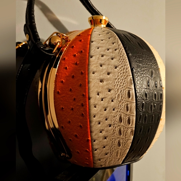 Multi-Color Leather Purse, Basketball 🏀 Shap, w/Handed & Shoulder Strap - Picture 3 of 11